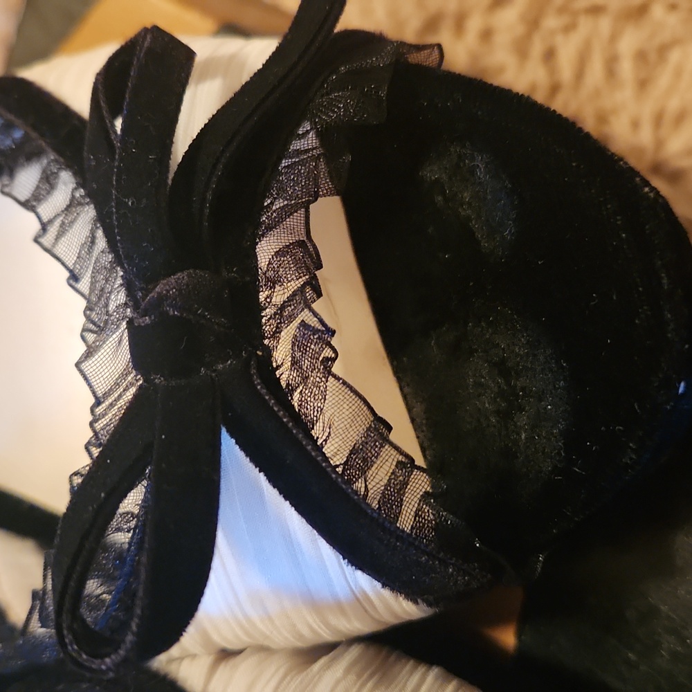 Metaphor Elegant Black and Cream Peep-Toe Heels with Bow - Picture 6 of 13